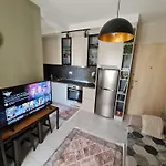 Francie\'S Apartment, Tirana