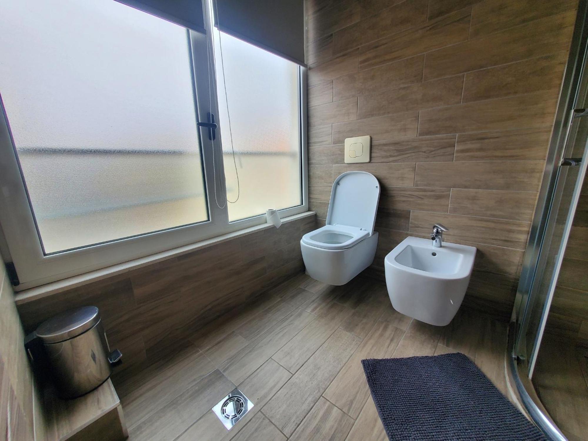 Francie's Apartment, Appartamento Tirana