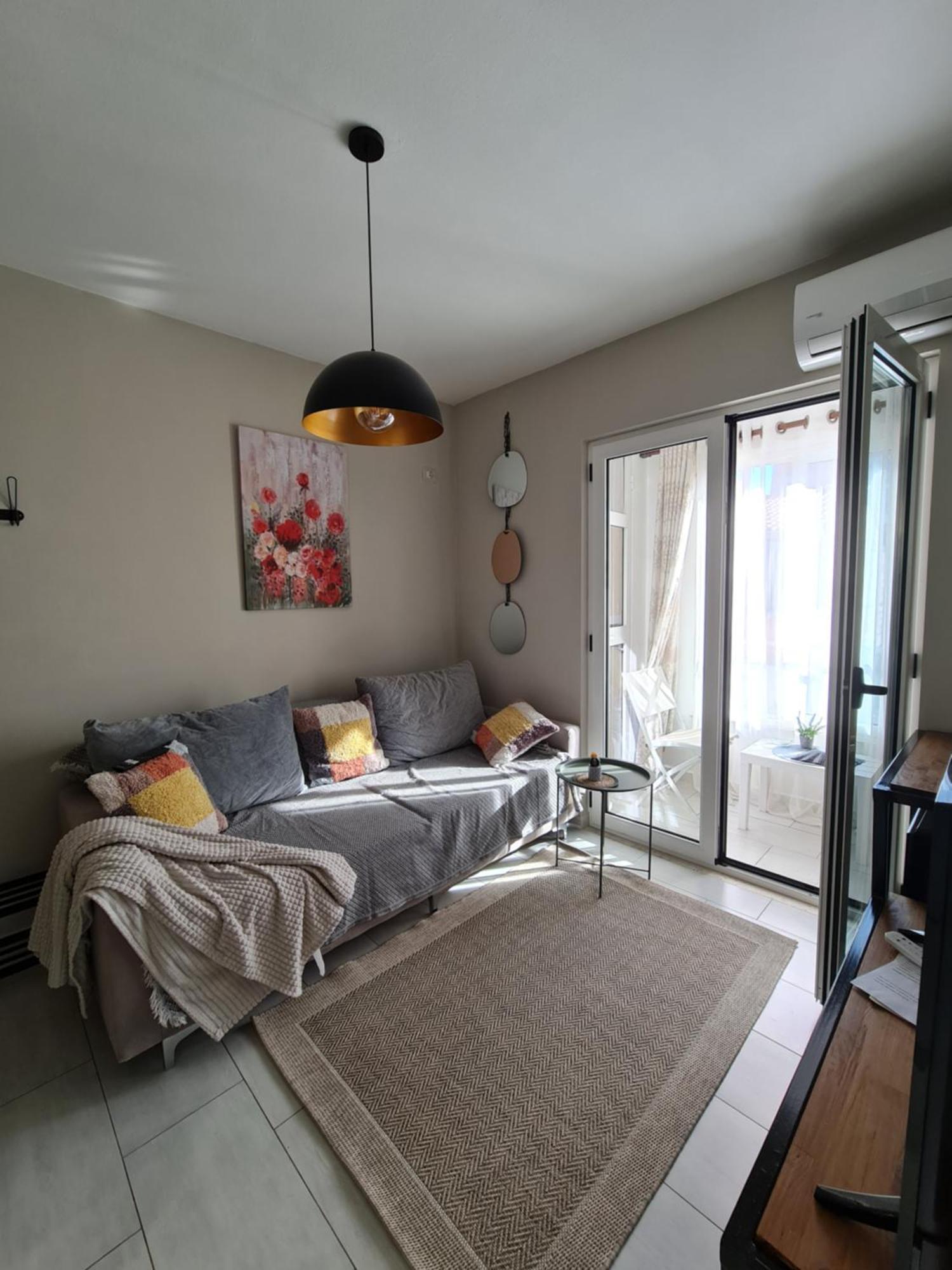 Francie's Apartment, Appartamento